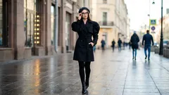 Era krznenih kaputa i bijelih tenisica je gotova. Evo novog nezaobilaznog komada garderobe za 2026. godinu koji zaista funkcionira.