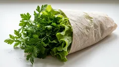 Ovaj jednostavan papirnati ručnik održat će vaše začinsko bilje svježim više od 10 dana i poštedjeti vas muke skladištenja povrća u ladici za povrće.