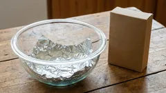 Vaše srebro će u samo nekoliko minuta zasjati kao novo: soda bikarbona i aluminijska folija čine čuda pri čišćenju.