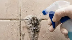 Plijesan između kuhinjskih pločica nestat će u tren oka: zapišite sastojke za ovo jednostavno rješenje.