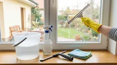 Čišćenje prozora nakon zime uz minimalan napor: brz način za vraćanje savršene bistrine vašim prozorima bez ostavljanja pruga