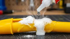 Miješanje ljepila i sode bikarbone: zašto se preporučuje i za što se koristi?