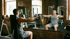 Vježbe za ramena: 5 pogrešaka koje opterećuju vrat (i kako ih ispraviti)