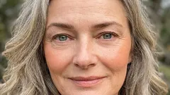 Kako nanijeti savršenu šminku nakon 50. godine, da ne izgledate kao da nosite masku ili previše sjajite.