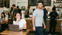 6 znakova da je netko zaljubljen, ali to skriva