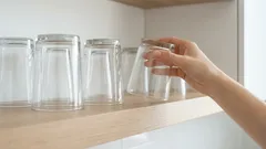 Zašto čaše i šalice treba čuvati okrenute naopako: zapamtite ovo do kraja života