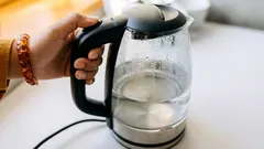 Zašto ne biste dvaput kuhali vodu: uvjerljiv razlog